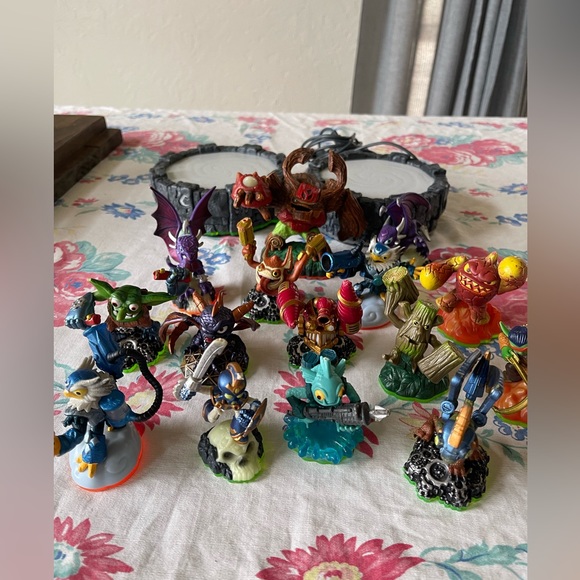 activision skylanders Other - Skylander figures portals Spyro bundle